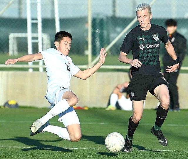 1677246551489002634.jpg 吉尔吉斯国青队(白色上衣)热身赛0比1负克拉斯诺达尔青年队.jpg